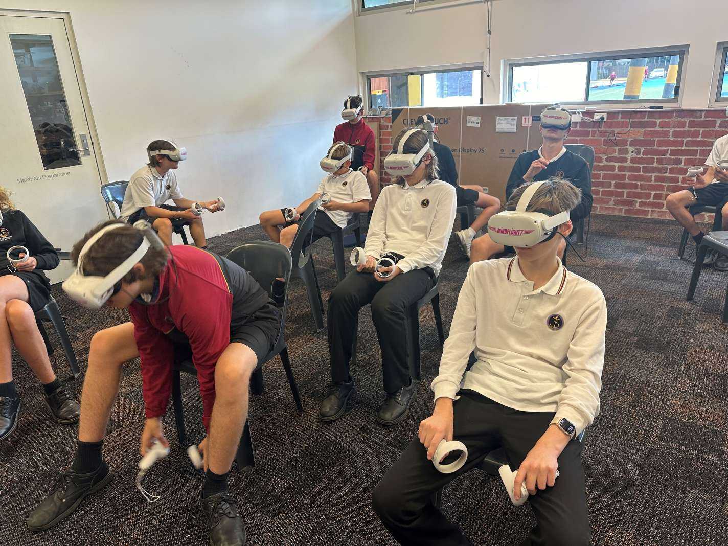 8H English Virtual Reality Headsets